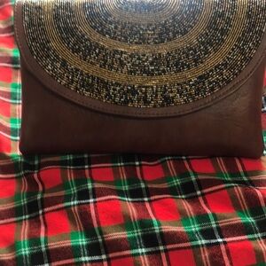 Crescent golden dead bead clutch bag